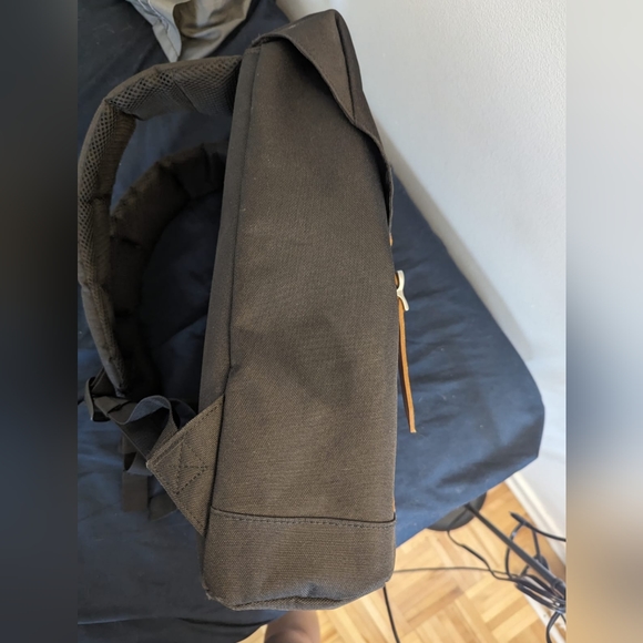 Herschel Retreat Backpack Good Condition - Picture 3 of 6